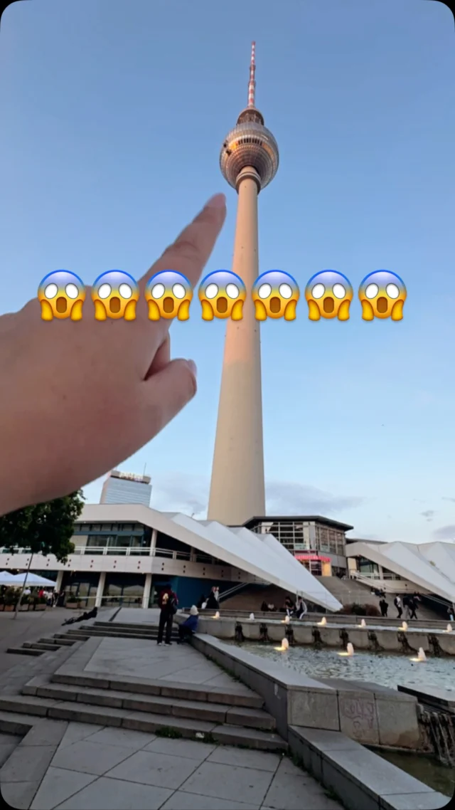 „Wann machen die denn mal auf da oben?“
Wadde 👆🏼

“When are they going to open up there?”
Waaaaaait 👆🏼

#spheretimraue 3/6/25 💥 @timraueofficial 

#berlinerfernsehturm #berlintheplacetobe